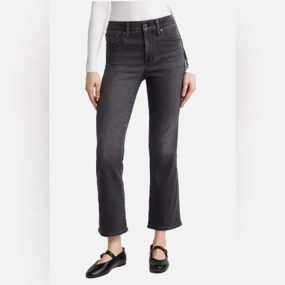 Madewell Denim - Madewell Mid-Rise Kick Out Jeans EUC